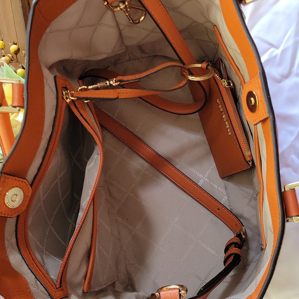 MK 👛  PURSE - Picture 10 of 16